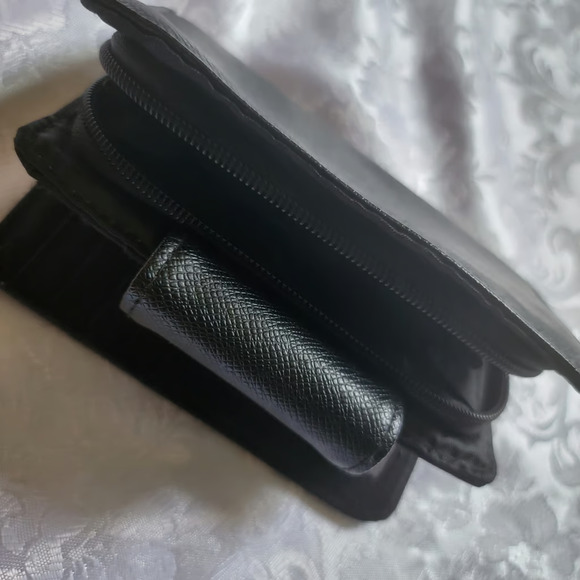 Tahari Womens Wallet Card Coin w/ Identity Protect RFID Black Alligator - Picture 4 of 4